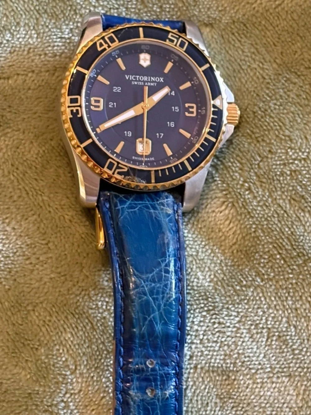 Victorinox Swiss Army 241789 Blue Diver Watch Sapphire Crocodile Strap
